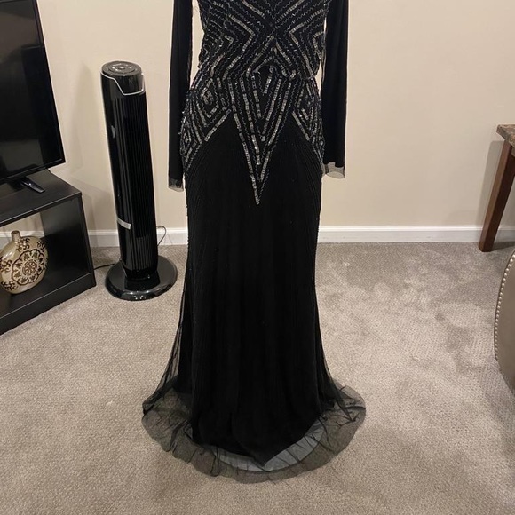 Beaded evening gown, with customized closed back and lined sleeves. Worn twice. - Picture 2 of 4